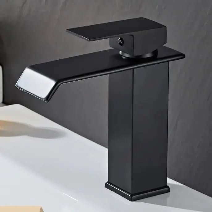 Torneira Banheiro Monocomando Cascata Preta Dourada Bica Baixa Quadrada - Morada Serena